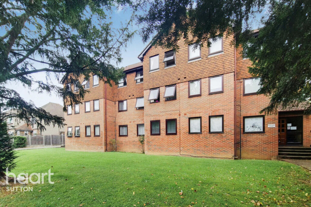 1-bed flat on Brunswick Road, Sutton, £200,000
