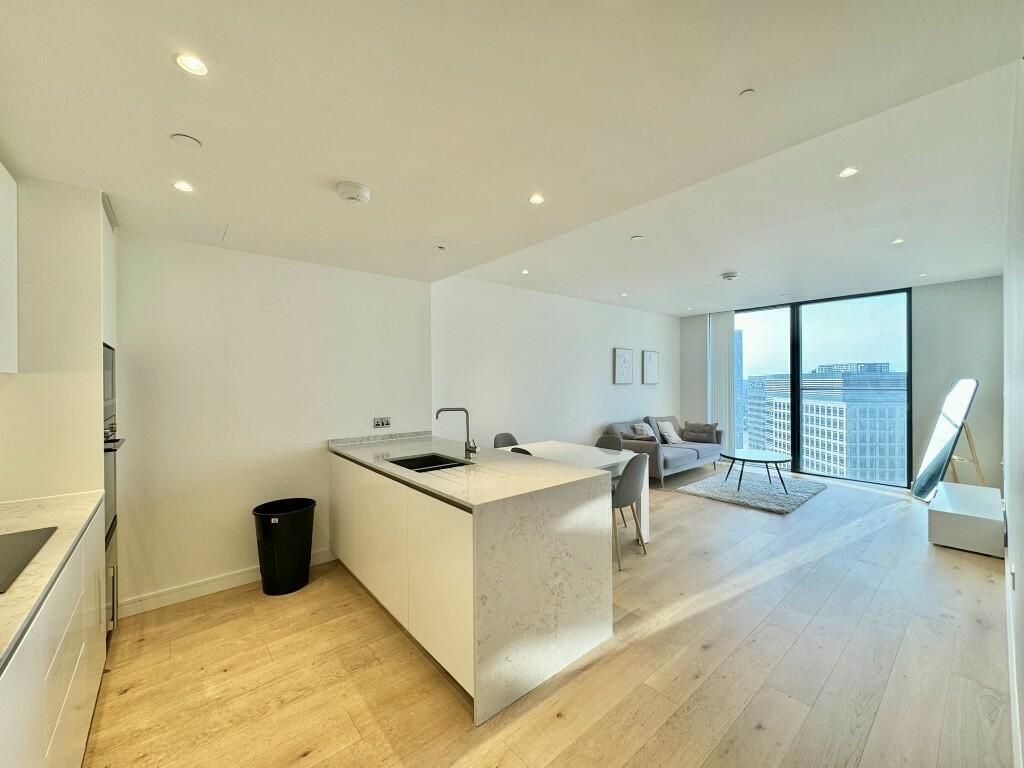 Main image of property: Hampton Tower, South Quay Plaza, London, E14