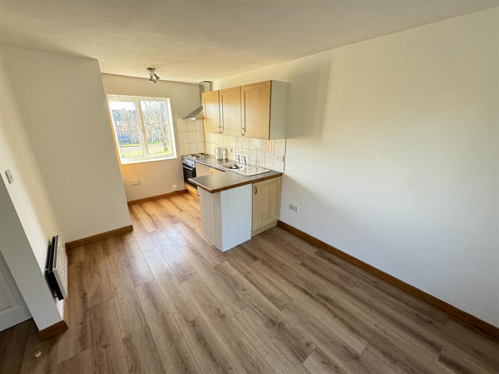 Apartment in Derby, California, Littleover - View 2