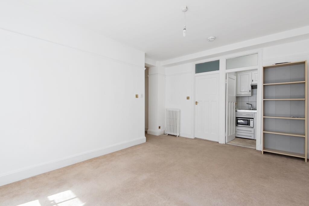 Studio flat for rent