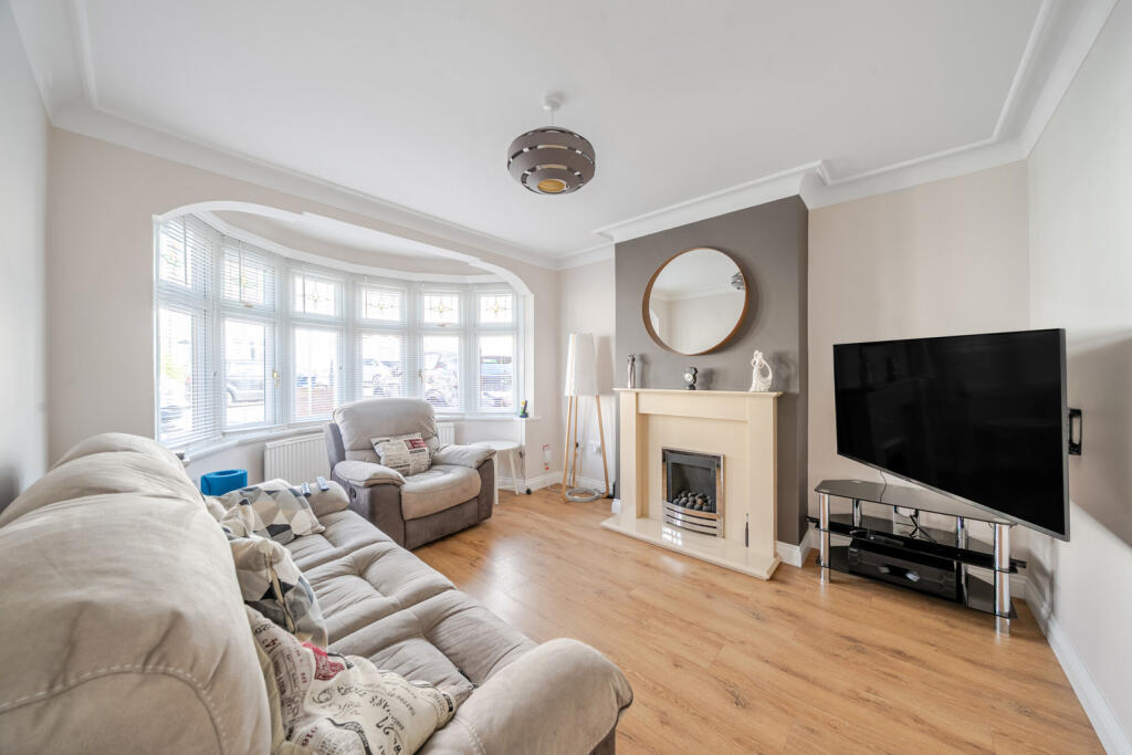 Windsor Crescent, Harrow, Middlesex photo 2
