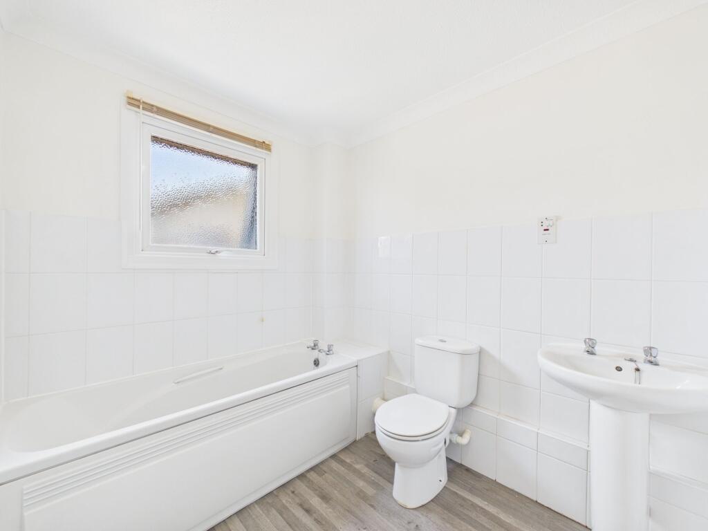 Penhill Road, Lancing, BN15 photo 3
