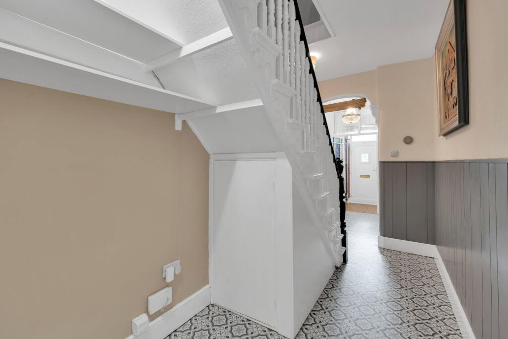 House in Newport - View 5