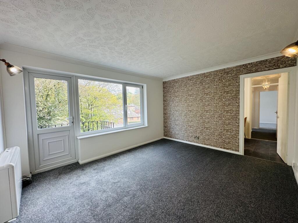 Apartment in Newcastle-under-Lyme, Staffordshire - View 2