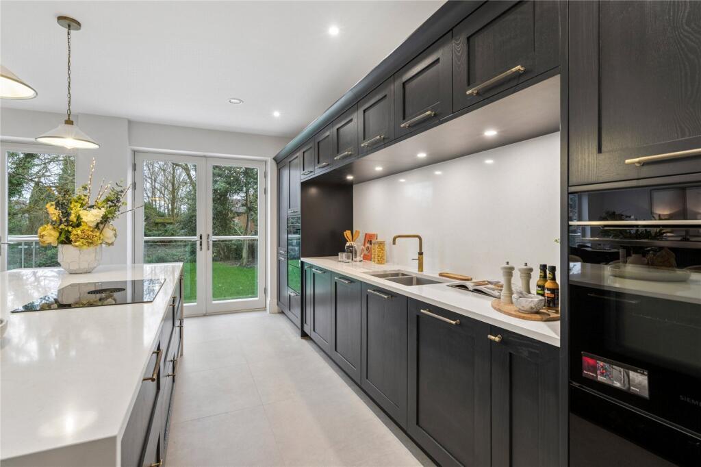 The Old Nursery, Hedsor Road, Bourne End, Buckinghamshire, SL8 photo 3