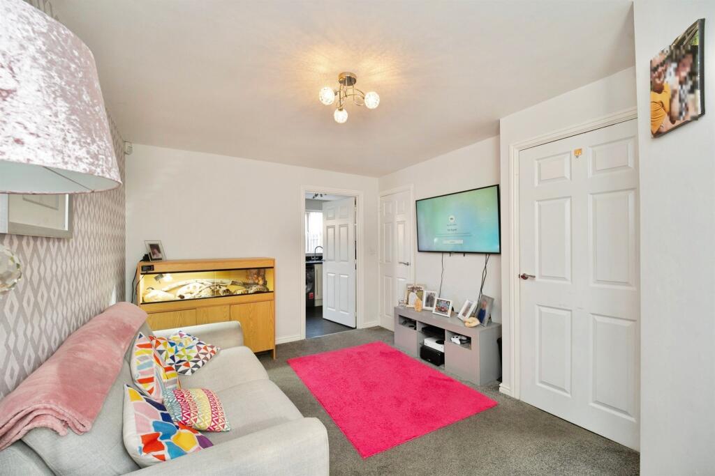 Royds Hall Drive, BRADFORD photo 3