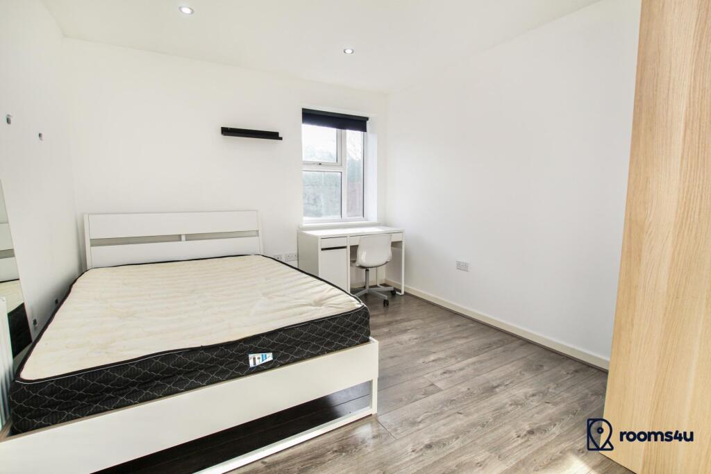House in Liverpool, Edge Hill - More
