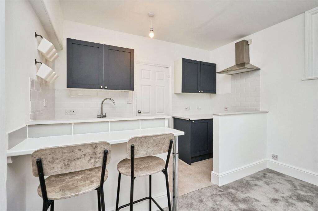 Apartment in Ryde, Pelhamfield - View 5