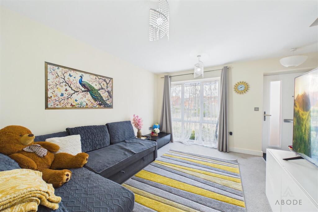 Mayflower Drive, Burton-On-Trent photo 4