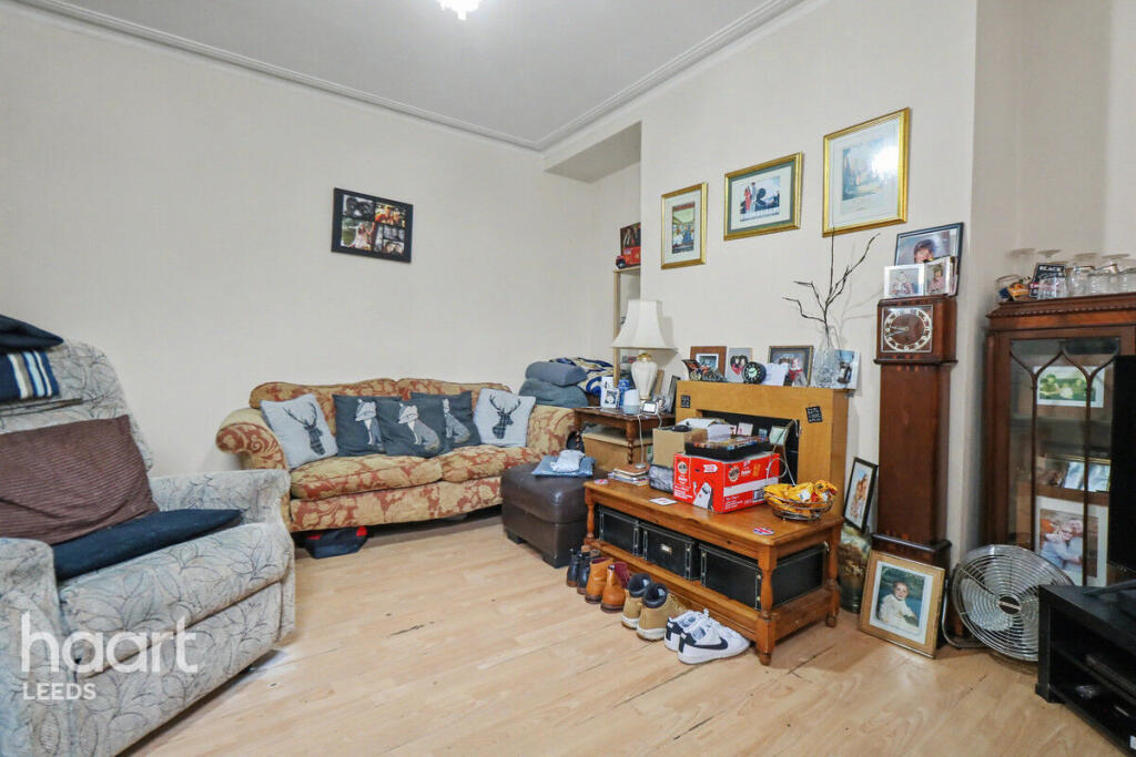 Main image of property: Raincliffe Grove, Leeds