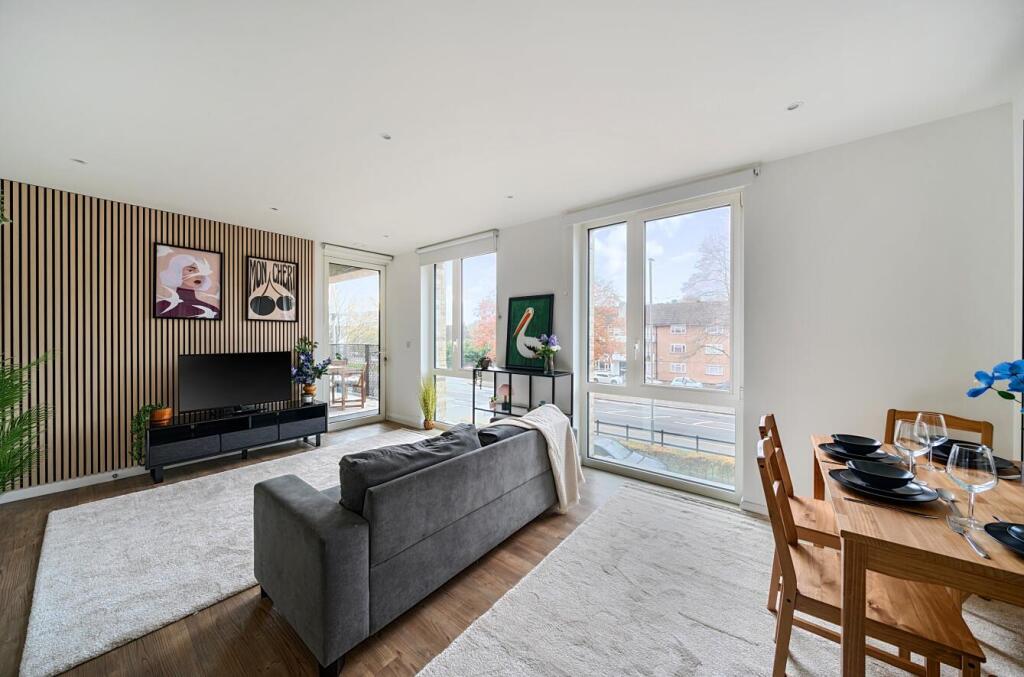 Welford Court, Edgware Green, HA8 photo 3
