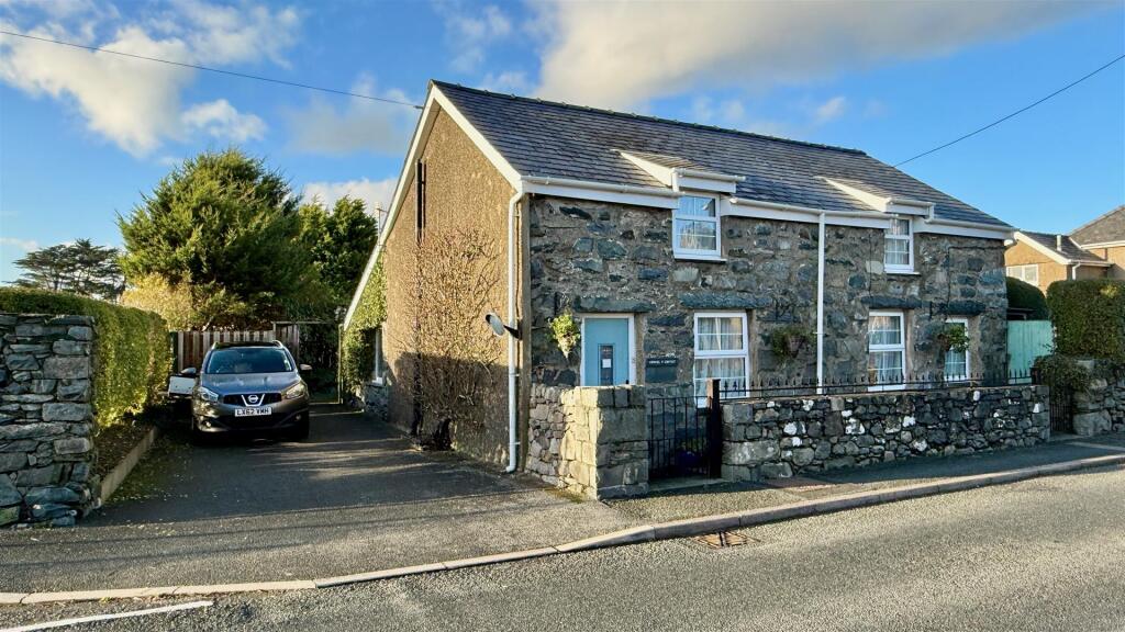 Main image of property: Harlech