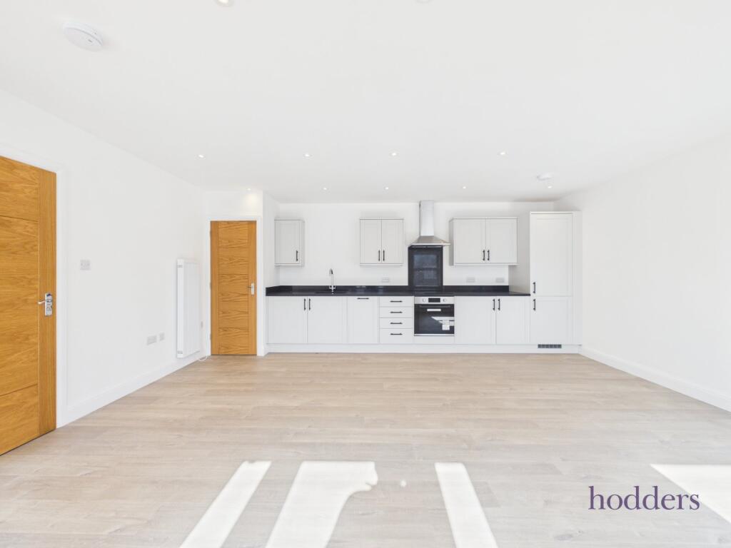 Apartment in Runnymede, Chertsey - View 3