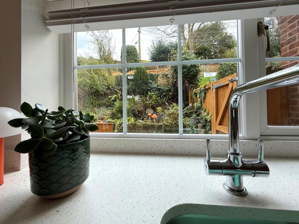 Eden Road, Totland Bay photo 4