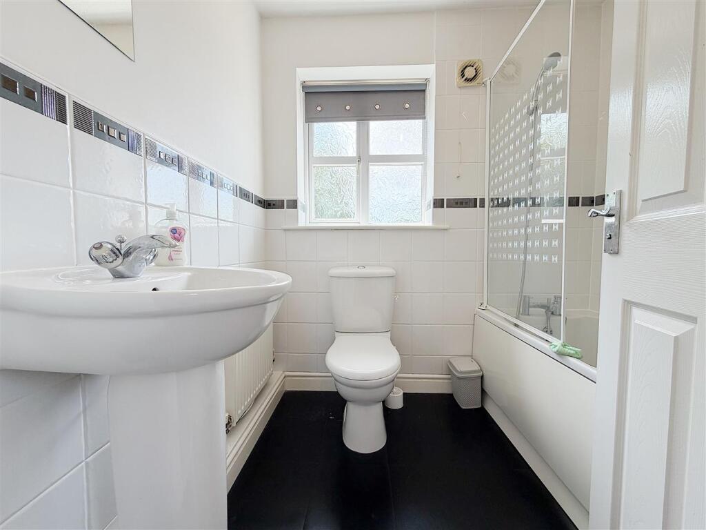 Beaumaris Close, Acrefair, Wrexham photo 4