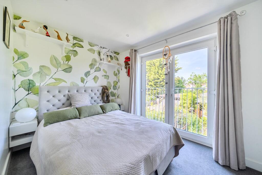 House in Slough - View 3