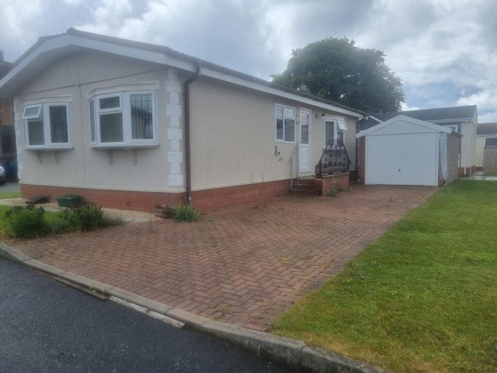 2-bed caravan on Telford, Telford and Wrekin, TF2 0DN, £140,000
