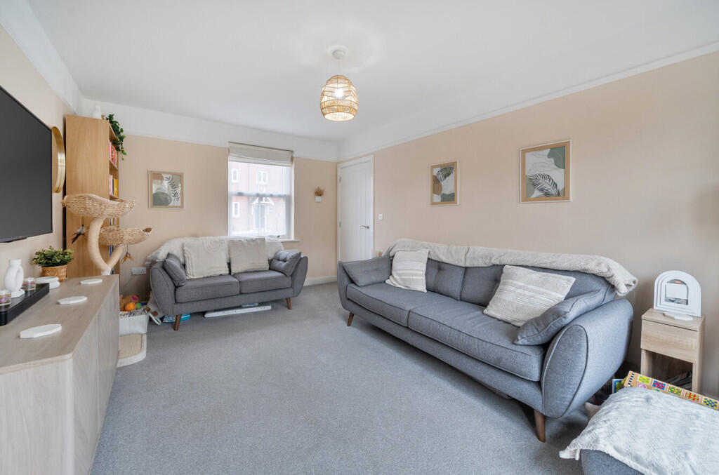 Redcar Road, Towcester, Northamptonshire, NN12 photo 3