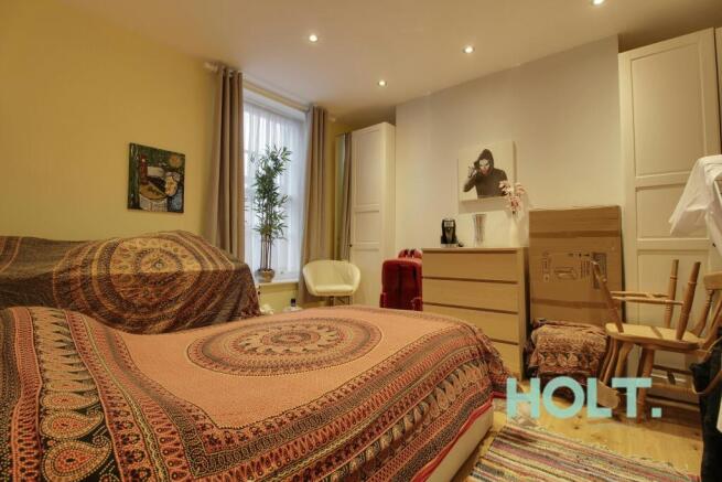 bedroom2.jpg