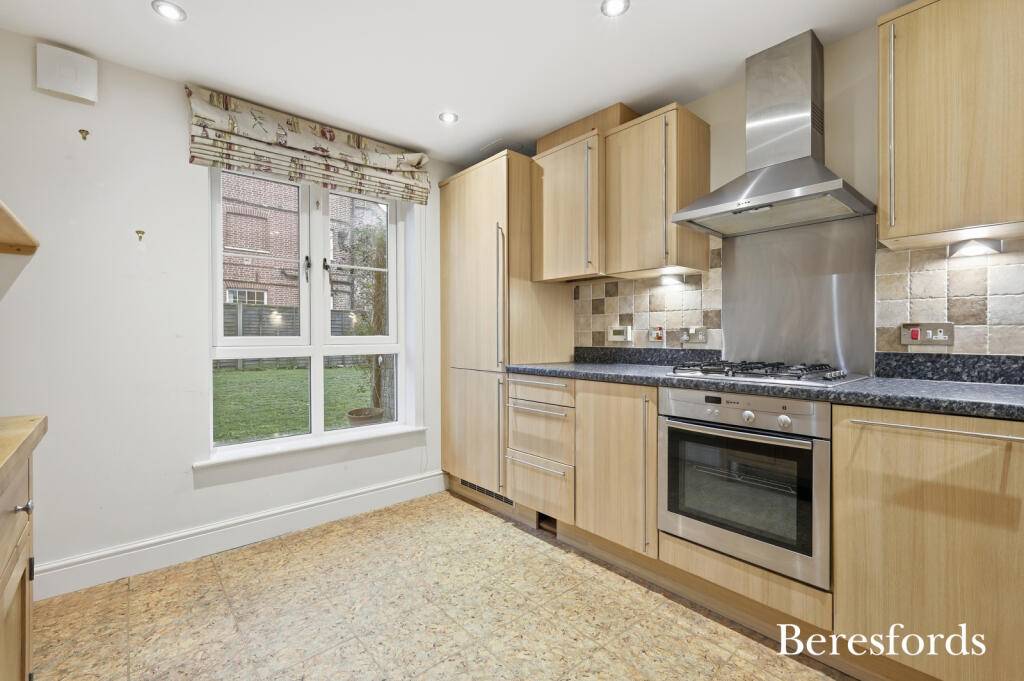 Chantry Court, Felsted, CM6 photo 2