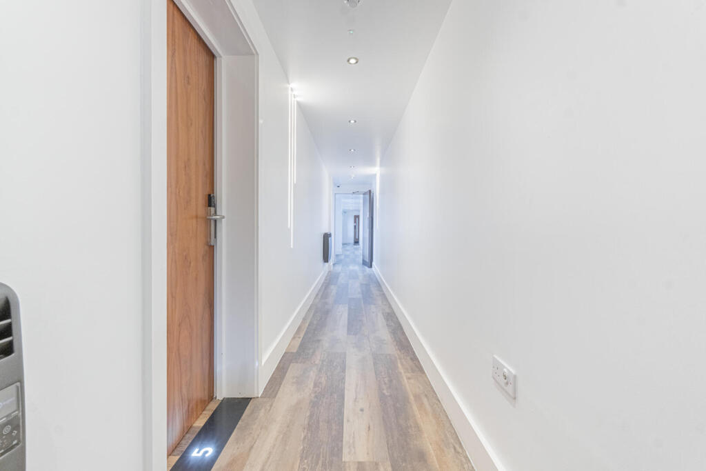 Apartment in Worcester, Worcestershire - View 5