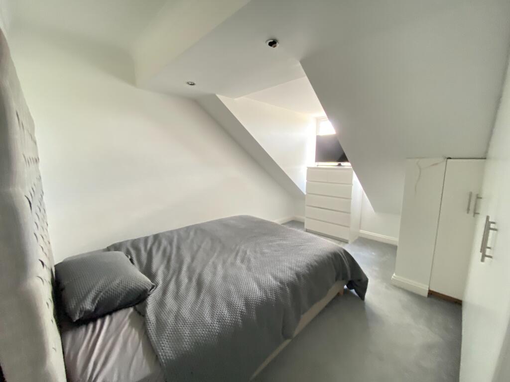Apartment in Guildford, Ripley - More
