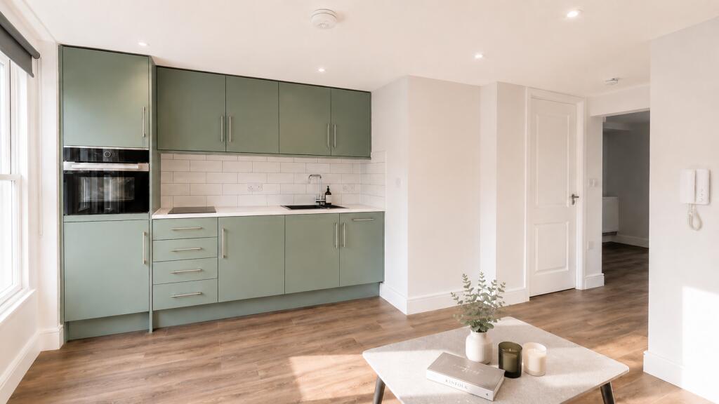 Main image of property: Apartment 2, 17 Willow Walk, Cambridge, CB1 1LA