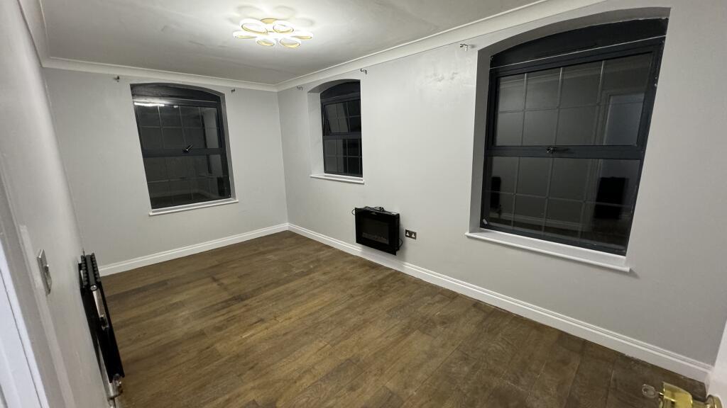 Apartment in Northampton - View 5