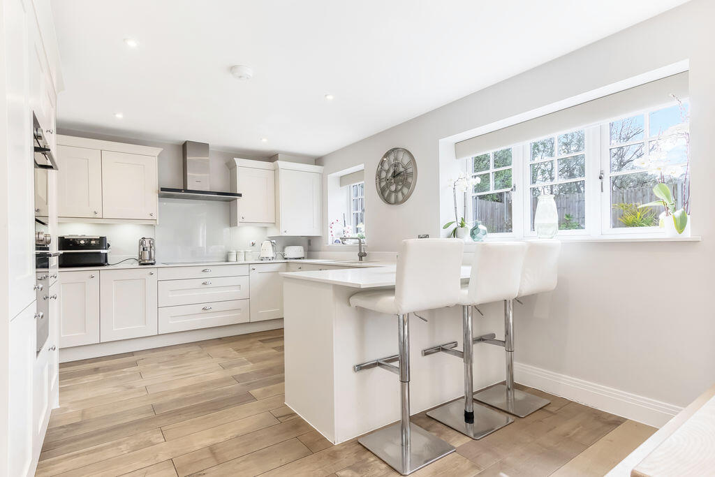 House in Broxbourne, Hertfordshire - View 3