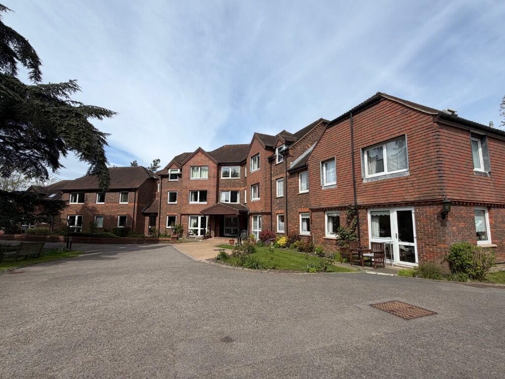 1-bed house on Tanners Lane, Haslemere, Surrey, GU27, £65,000