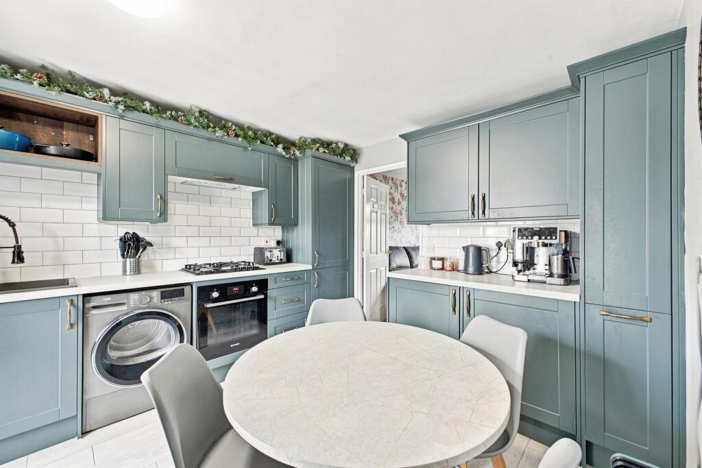 House in Upton - View 4