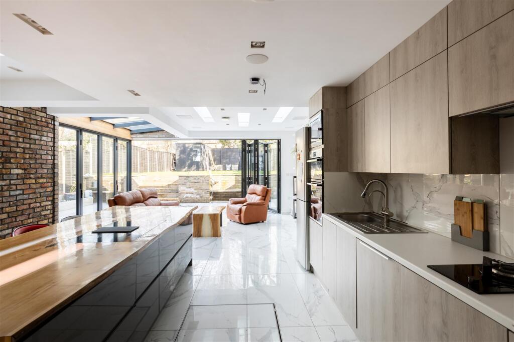 Main image of property: Selsdon Road, South Croydon