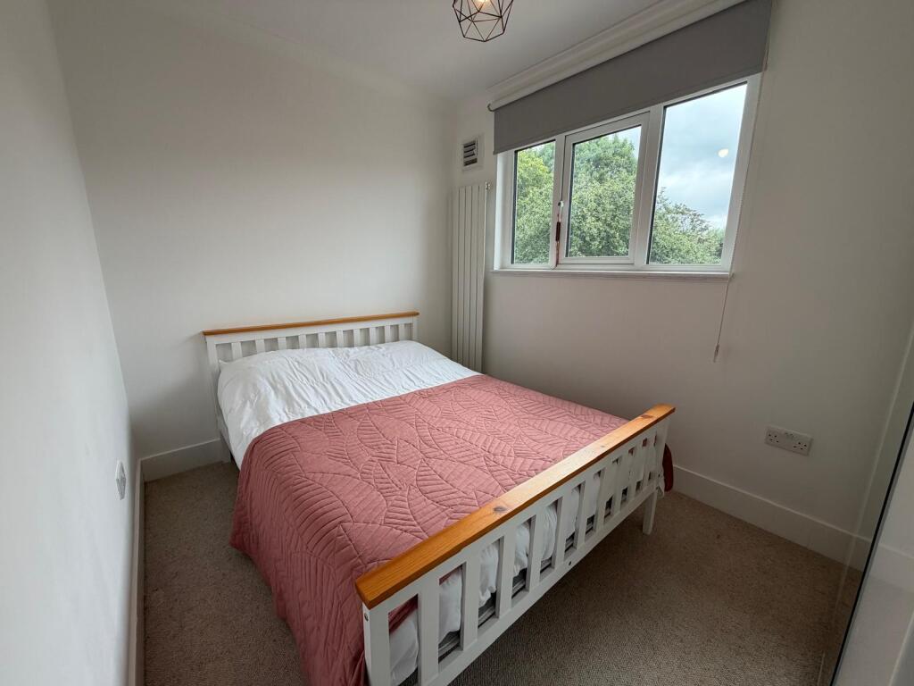 House in Borehamwood, Elstree and Borehamwood - More