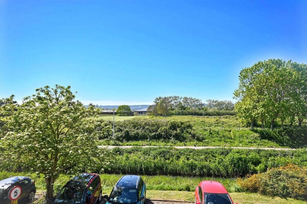 Apartment in Eastbourne, St Anthony's Hill - View 2