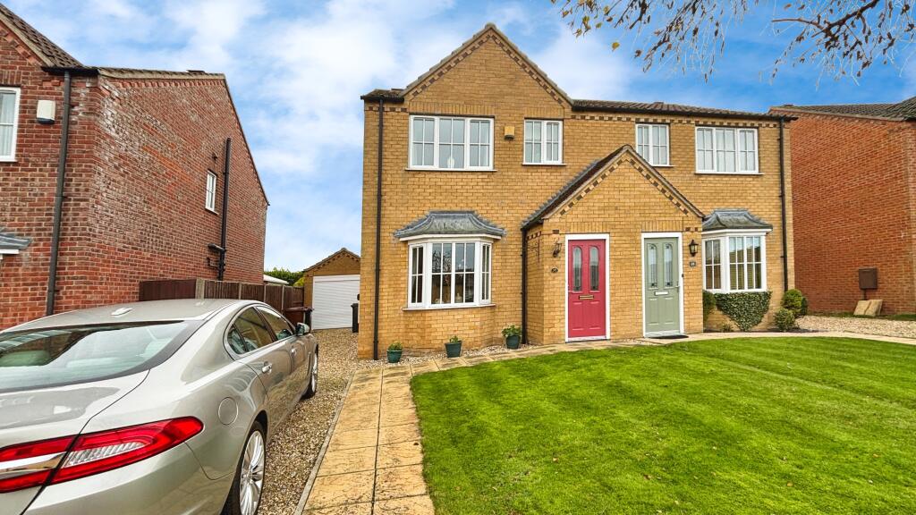 3-bed semi-detached on Headland Way, Navenby, LN5, £230,000