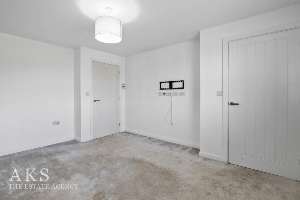 Wren Close, Hatton, DE65 - More