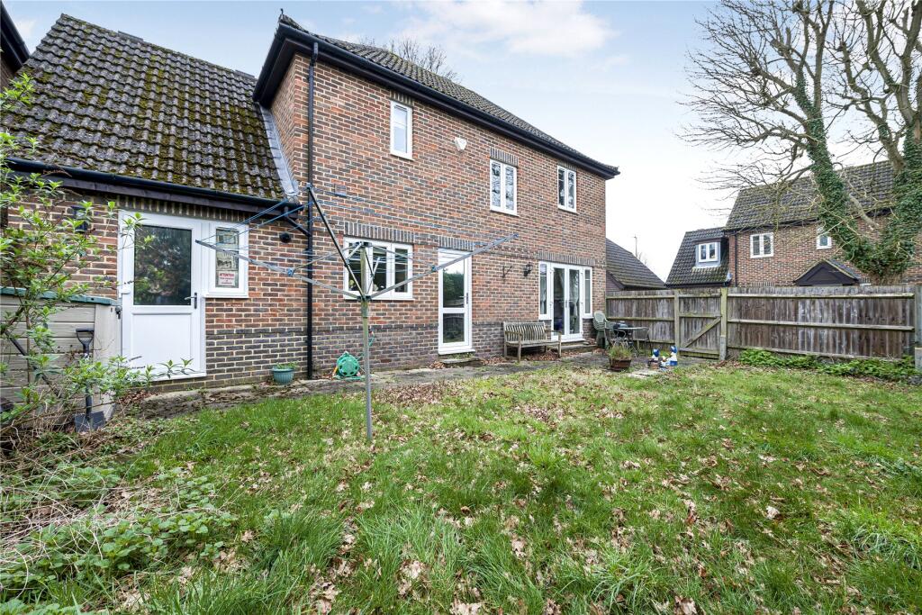 House in Woking, Knaphill - View 4