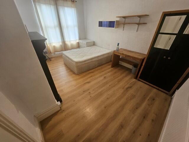 8 bedroom terraced house for rent