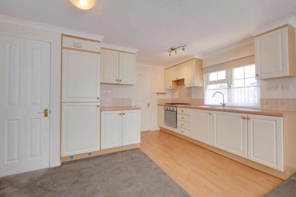 House in Wealden, Hailsham - More