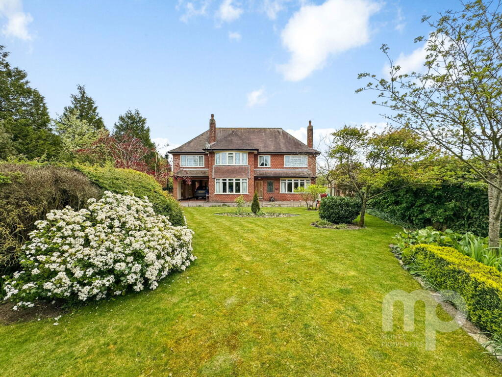 Oak Lodge, Norwich Road, Ashwellthorpe photo 2