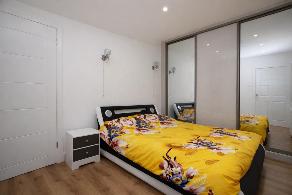 Shenley Road, Borehamwood - View 5