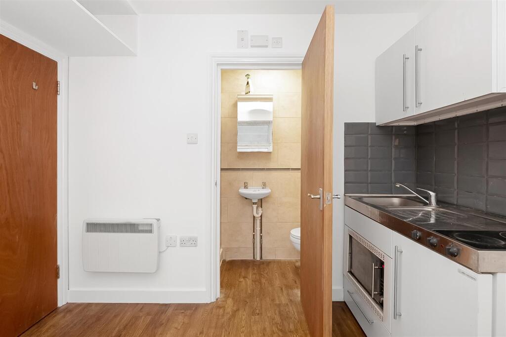 Apartment in London - More