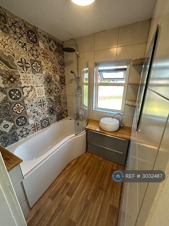House in Oldham, Greater Manchester - View 4