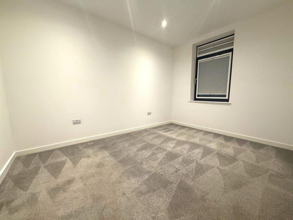 Apartment in Reading - View 5