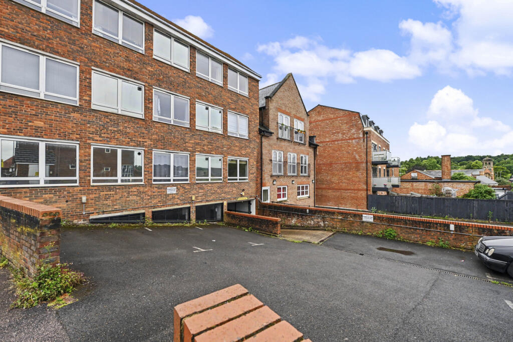 Apartment in Hemel Hempstead - View 4