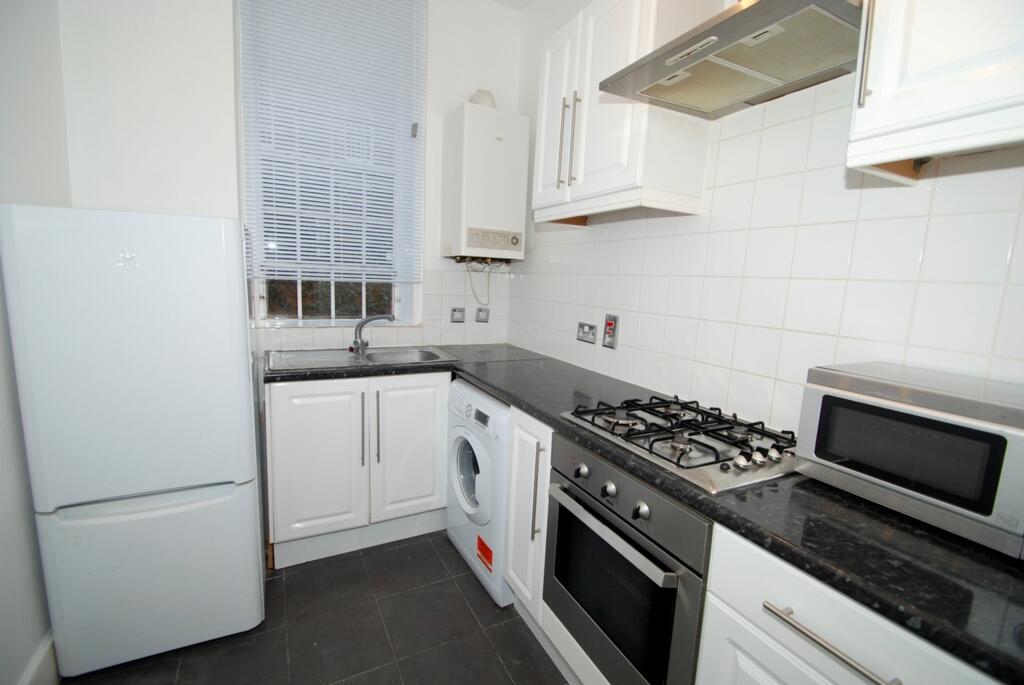Apartment in Southall - View 4