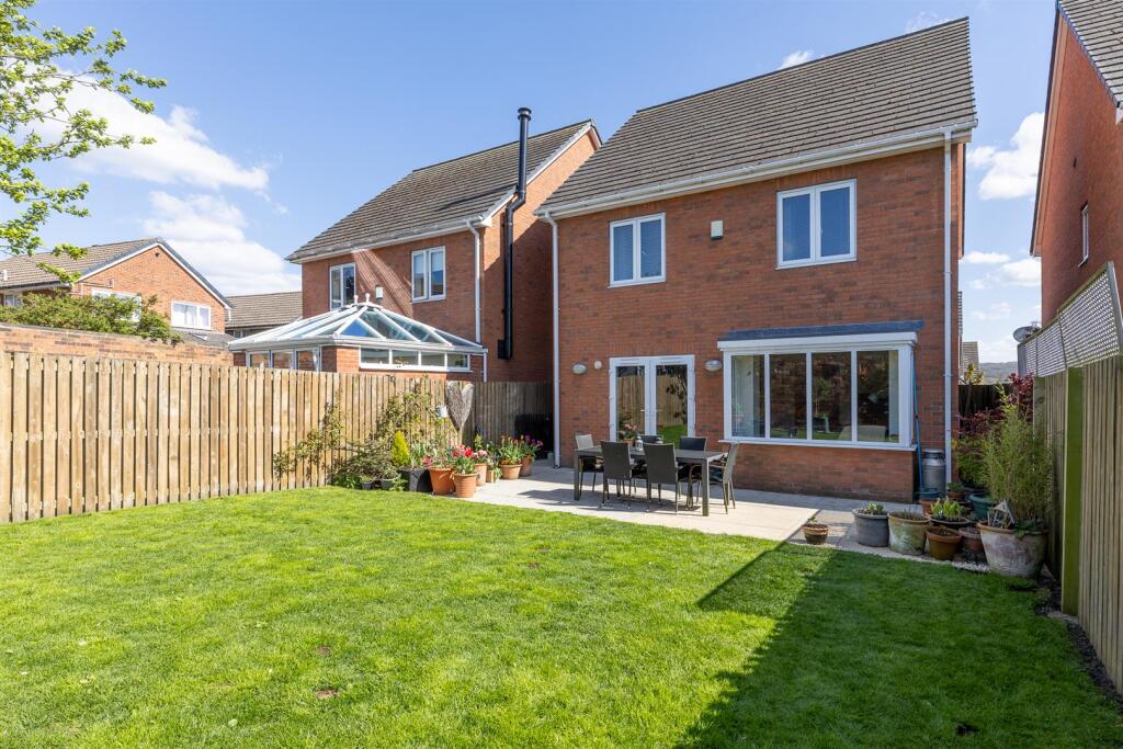 Westfield Court, Mirfield photo 2
