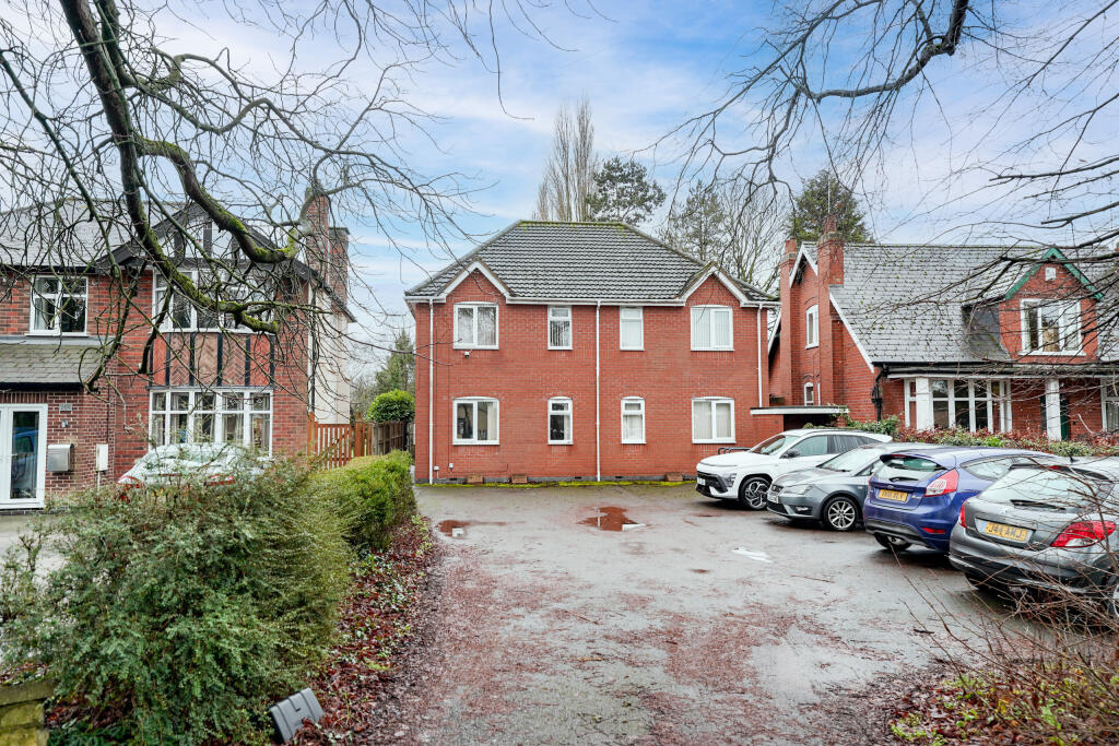 Main image of property: Flat B, 156 Hinckley Road, Leicester