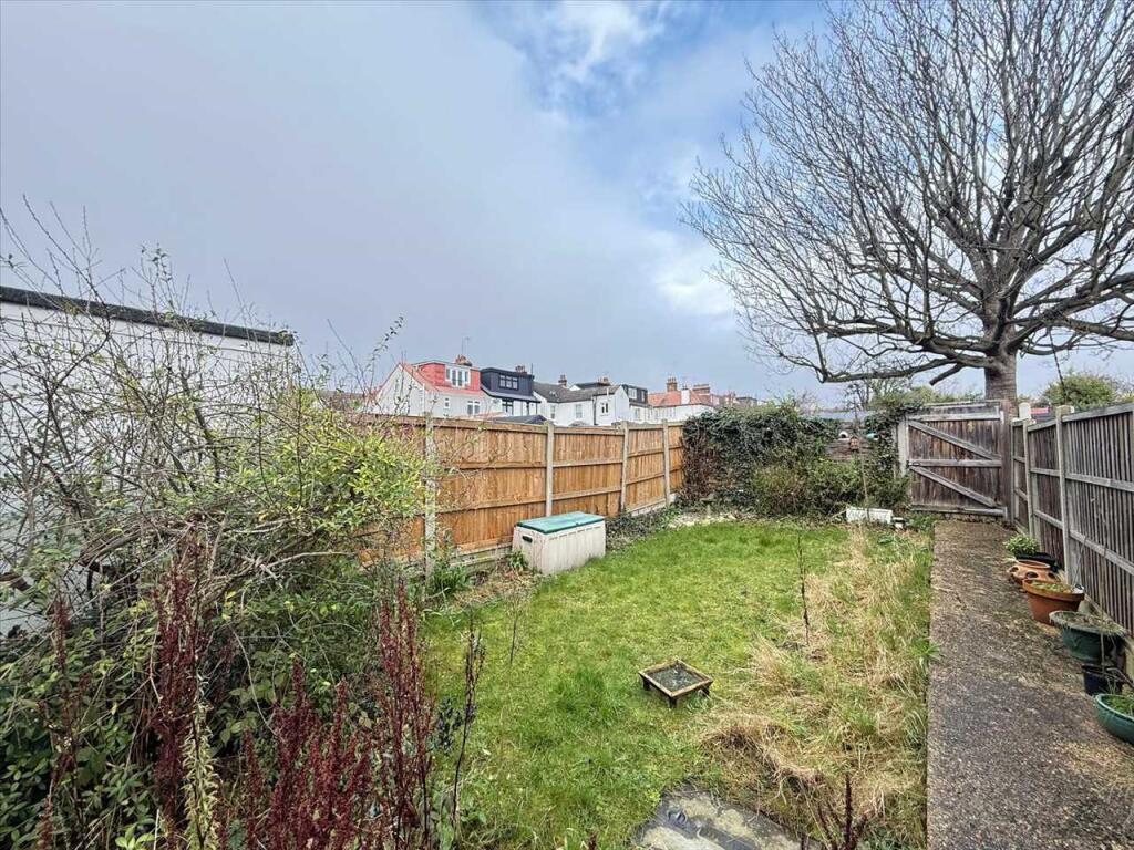 Leigh on Sea * Parking to Rear * photo 2