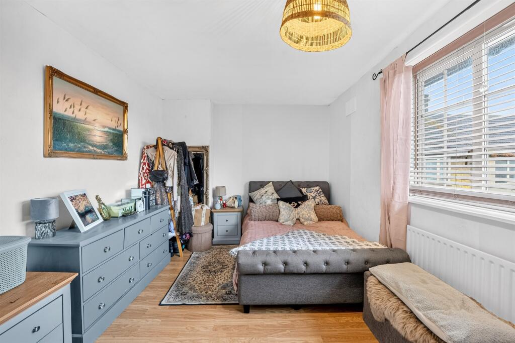 House in Sutton - View 5